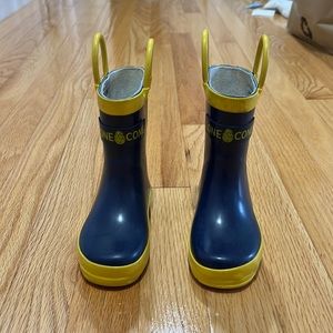 Blue rain boots. Toddler size 5